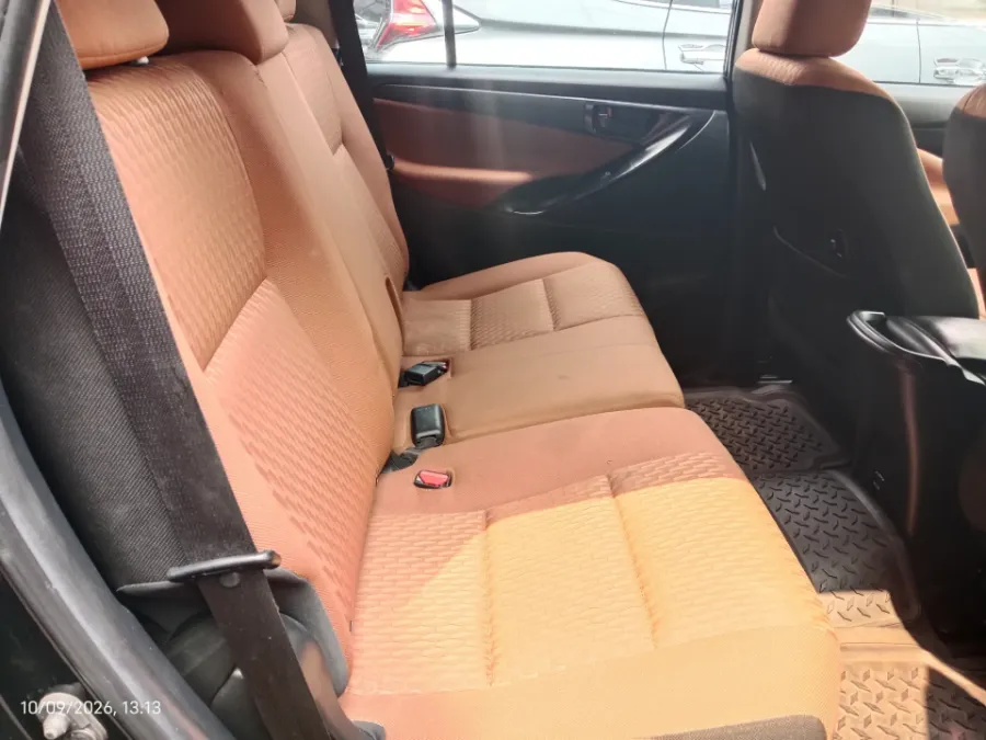 Foto Mobil Bekas Kabin Belakang Toyota Kijang Innova 2.0 G tahun 2017