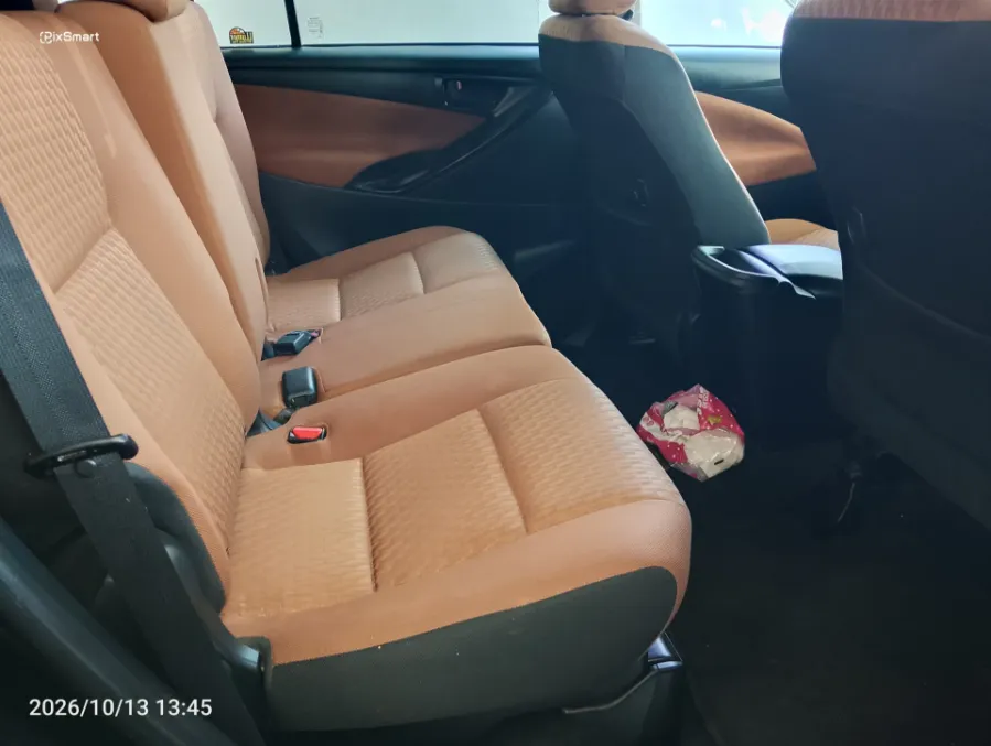 Foto Mobil Bekas Kabin Belakang Toyota Kijang Innova 2.0 G tahun 2017