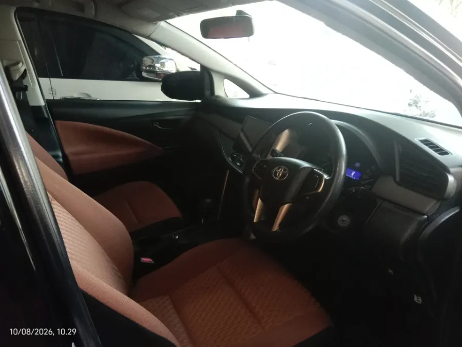 Foto Mobil Bekas Kabin Depan Toyota Kijang Innova 2.0 G tahun 2017