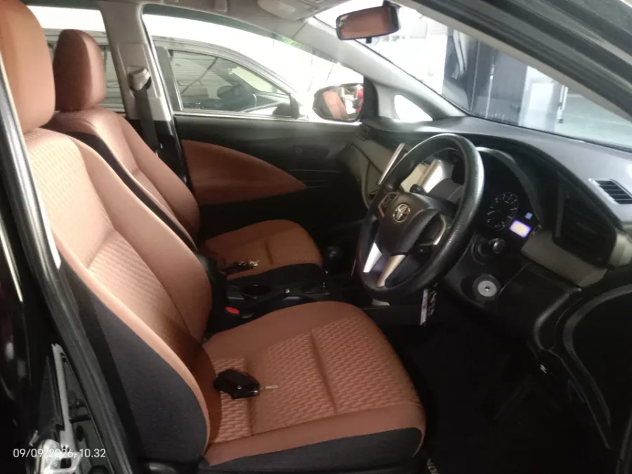 Foto Mobil Bekas Kabin Depan Toyota Kijang Innova 2.0 G tahun 2017