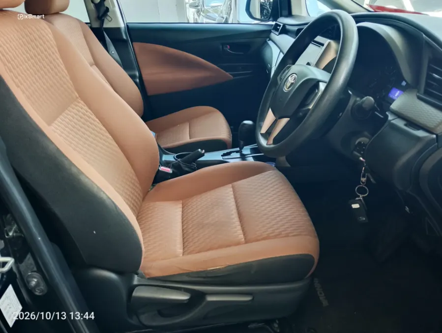 Foto Mobil Bekas Kabin Depan Toyota Kijang Innova 2.0 G tahun 2017