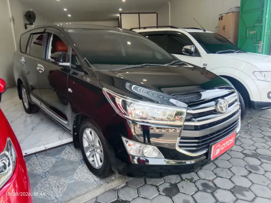 Foto Mobil Bekas Kanan Depan Toyota Kijang Innova 2.0 G tahun 2017