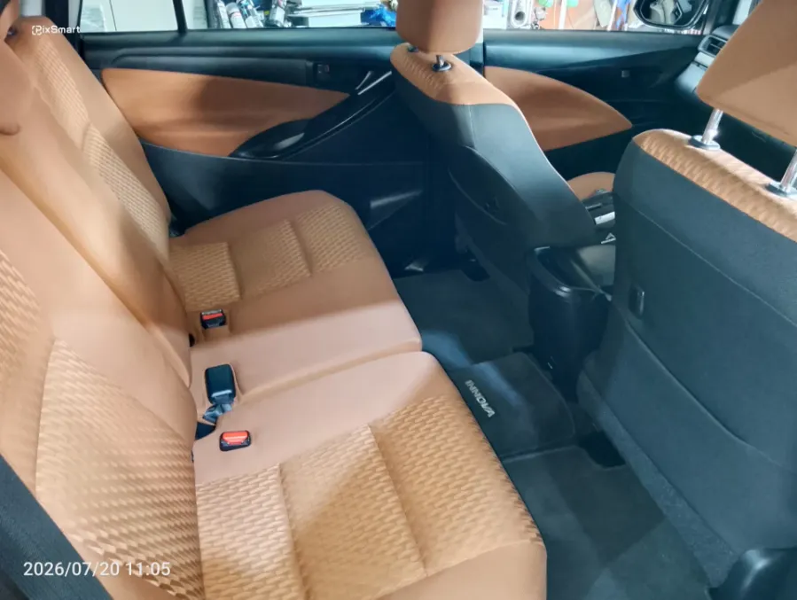 Foto Mobil Bekas Kabin Belakang Toyota Kijang Innova 2.0 G tahun 2018