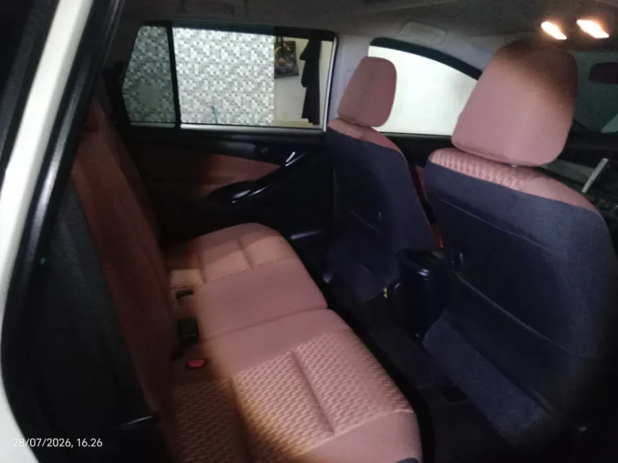 Foto Mobil Bekas Kabin Belakang Toyota Kijang Innova 2.0 G tahun 2018