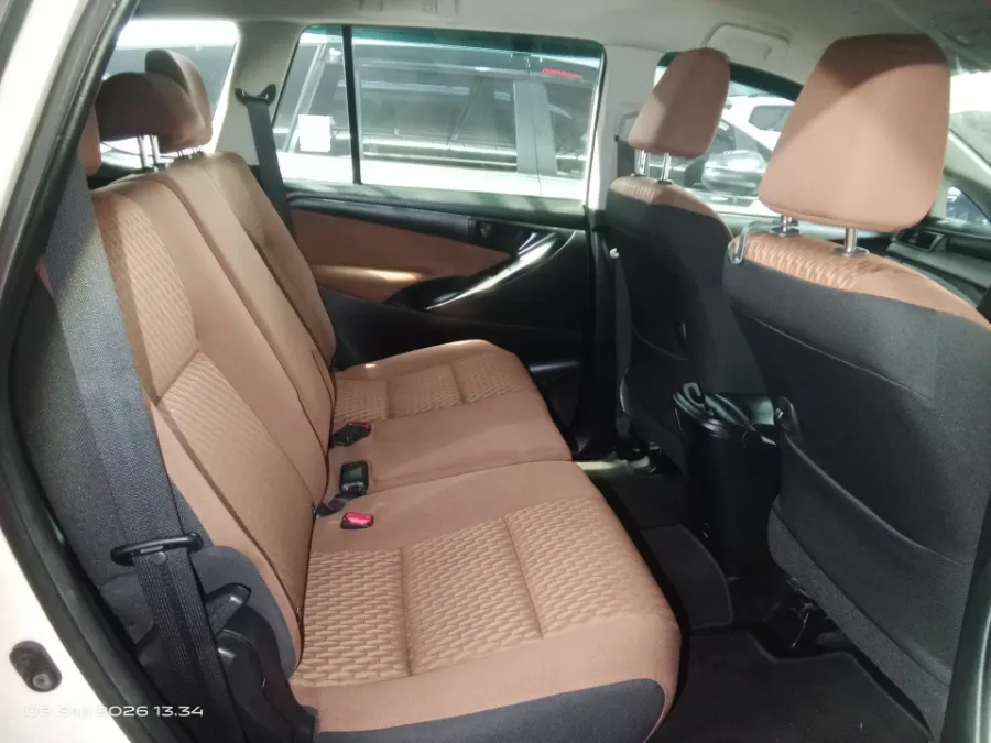 Foto Mobil Bekas Kabin Belakang Toyota Kijang Innova 2.0 G tahun 2018