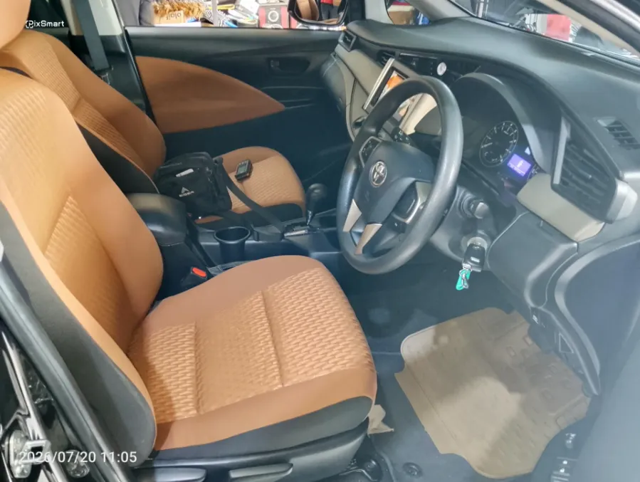 Foto Mobil Bekas Kabin Depan Toyota Kijang Innova 2.0 G tahun 2018