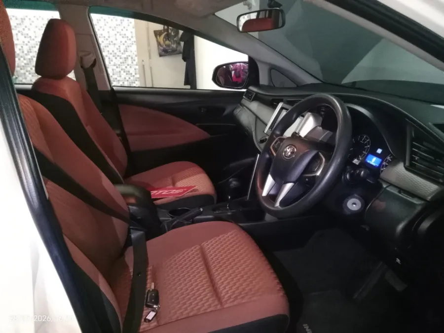 Foto Mobil Bekas Kabin Depan Toyota Kijang Innova 2.0 G tahun 2018