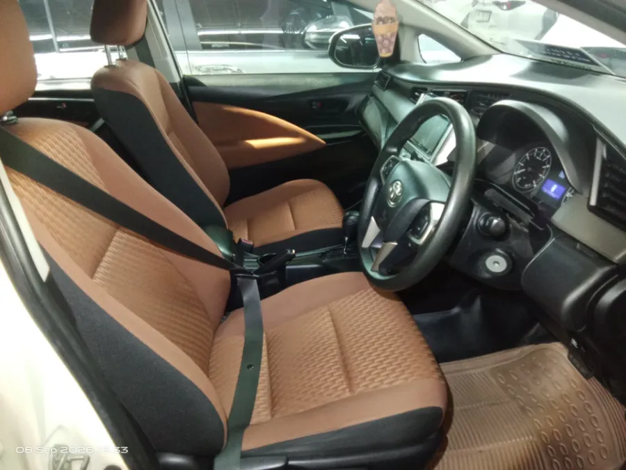 Foto Mobil Bekas Kabin Depan Toyota Kijang Innova 2.0 G tahun 2018