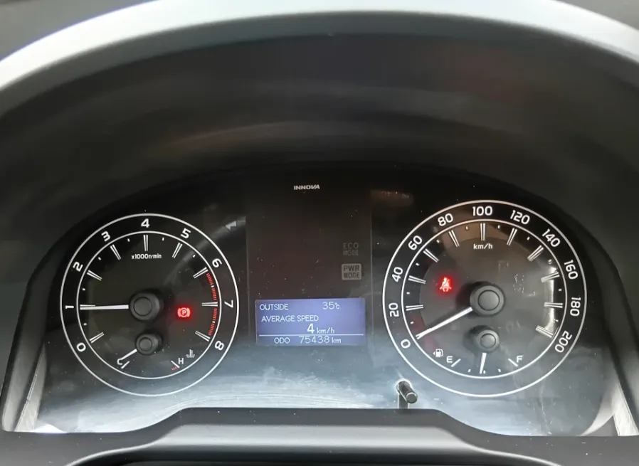 Foto Mobil Bekas Odometer Toyota Kijang Innova 2.0 G tahun 2018