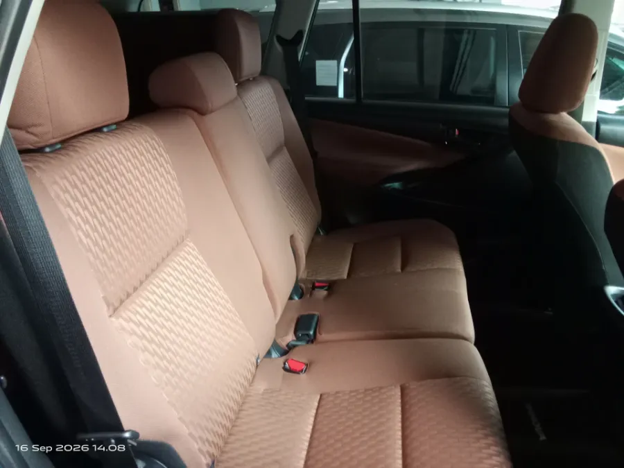 Foto Mobil Bekas Kabin Belakang Toyota Kijang Innova 2.0 G tahun 2019