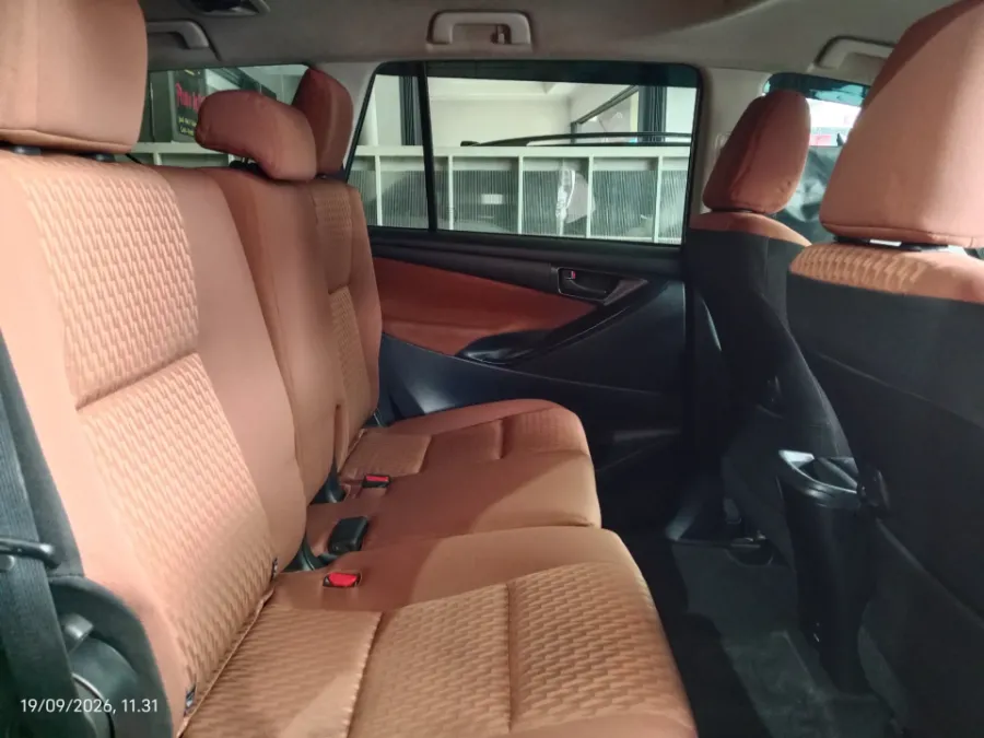Foto Mobil Bekas Kabin Belakang Toyota Kijang Innova 2.0 G tahun 2019