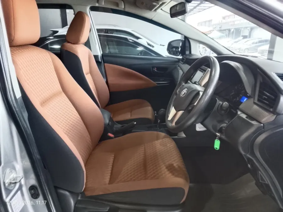 Foto Mobil Bekas Kabin Depan Toyota Kijang Innova 2.0 G tahun 2019