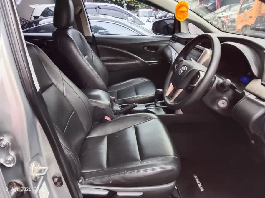 Foto Mobil Bekas Kabin Depan Toyota Kijang Innova 2.0 G tahun 2019