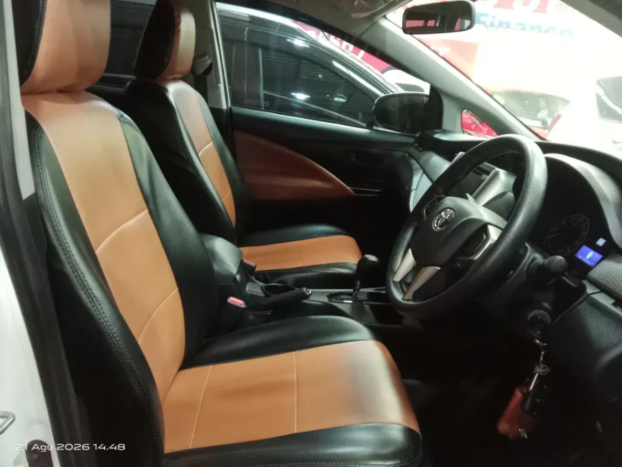 Foto Mobil Bekas Kabin Depan Toyota Kijang Innova 2.0 G tahun 2019