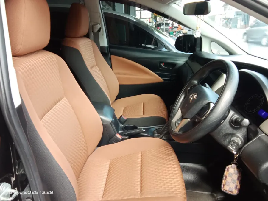Foto Mobil Bekas Kabin Depan Toyota Kijang Innova 2.0 G tahun 2019