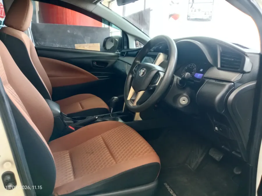 Foto Mobil Bekas Kabin Depan Toyota Kijang Innova 2.0 G tahun 2019