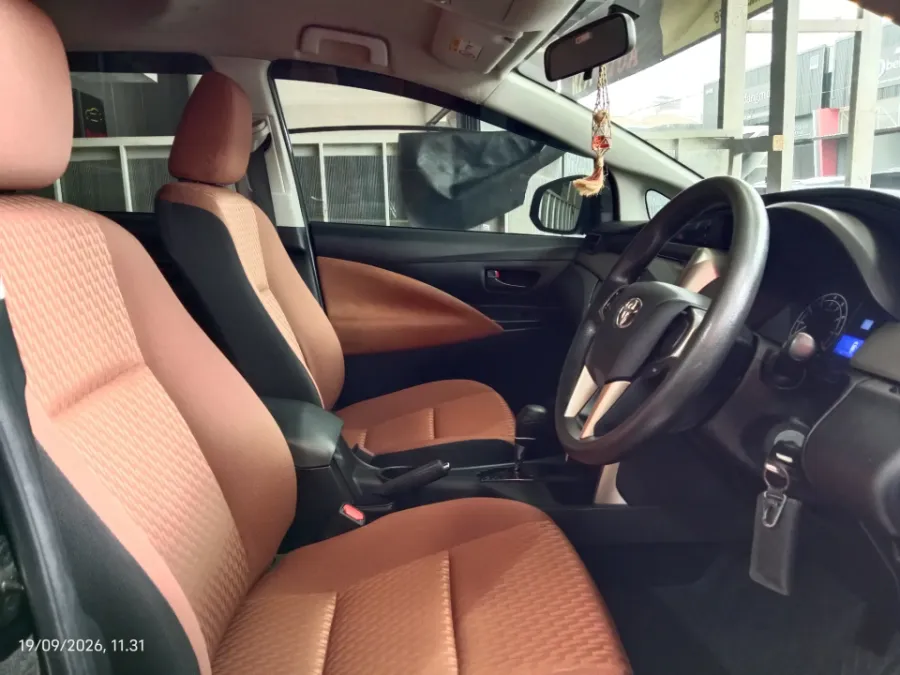Foto Mobil Bekas Kabin Depan Toyota Kijang Innova 2.0 G tahun 2019