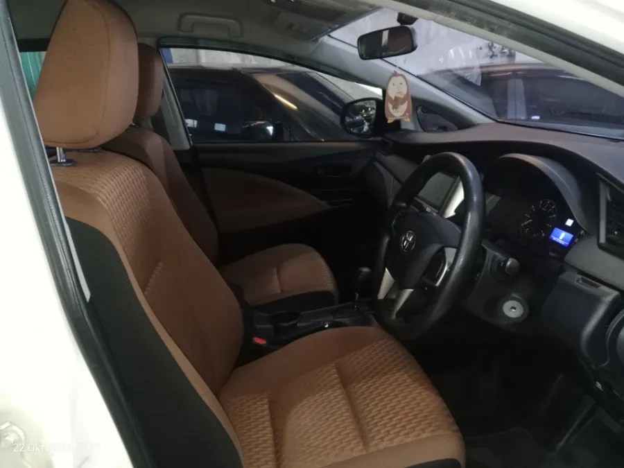 Foto Mobil Bekas Kabin Depan Toyota Kijang Innova 2.0 G tahun 2019