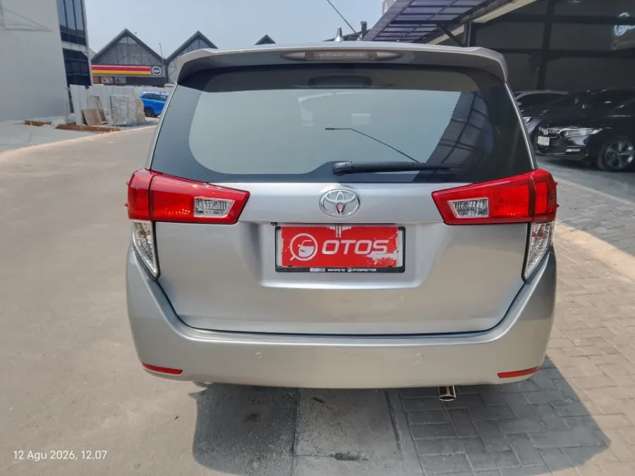 Foto Mobil Bekas Tampak Belakang Toyota Kijang Innova 2.0 G tahun 2019