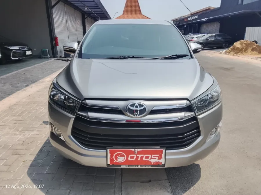 Foto Mobil Bekas Tampak Depan Toyota Kijang Innova 2.0 G tahun 2019
