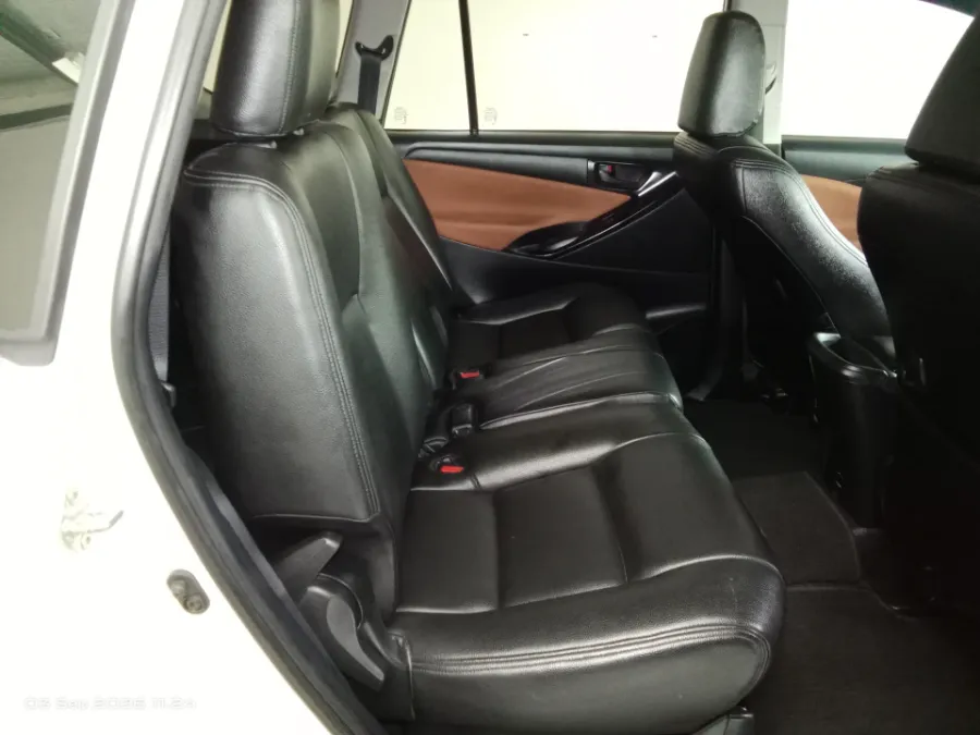 Foto Mobil Bekas Kabin Belakang Toyota Kijang Innova 2.0 G tahun 2020