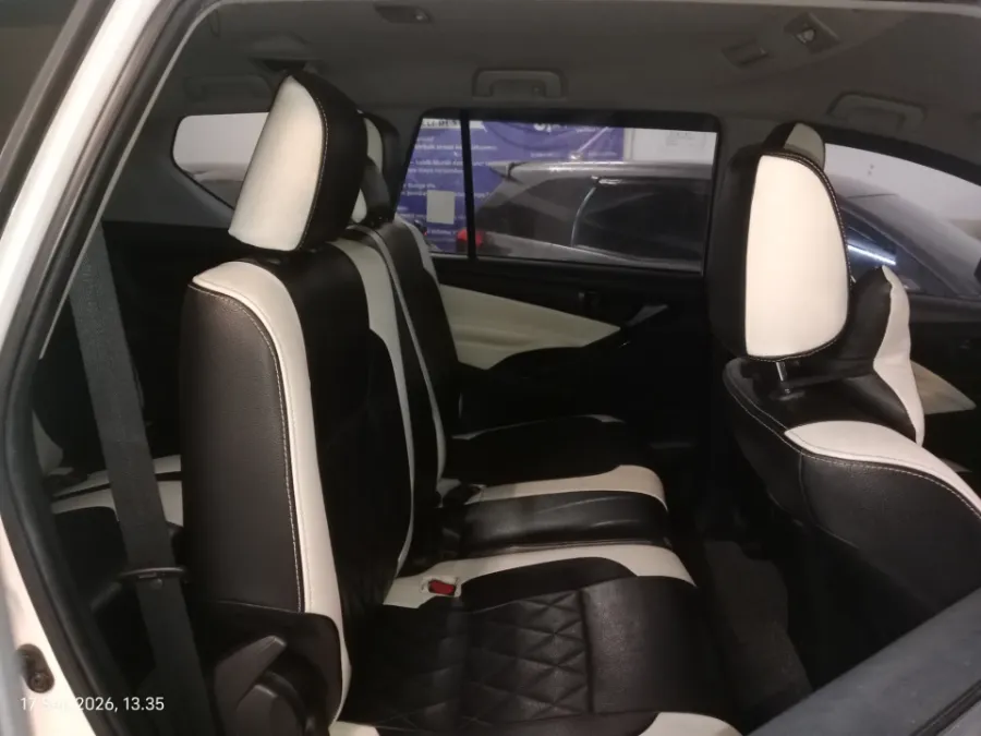 Foto Mobil Bekas Kabin Belakang Toyota Kijang Innova 2.0 G tahun 2020