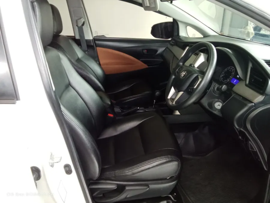 Foto Mobil Bekas Kabin Depan Toyota Kijang Innova 2.0 G tahun 2020
