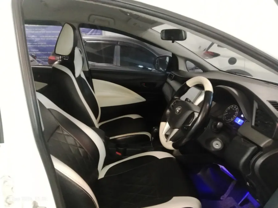 Foto Mobil Bekas Kabin Depan Toyota Kijang Innova 2.0 G tahun 2020