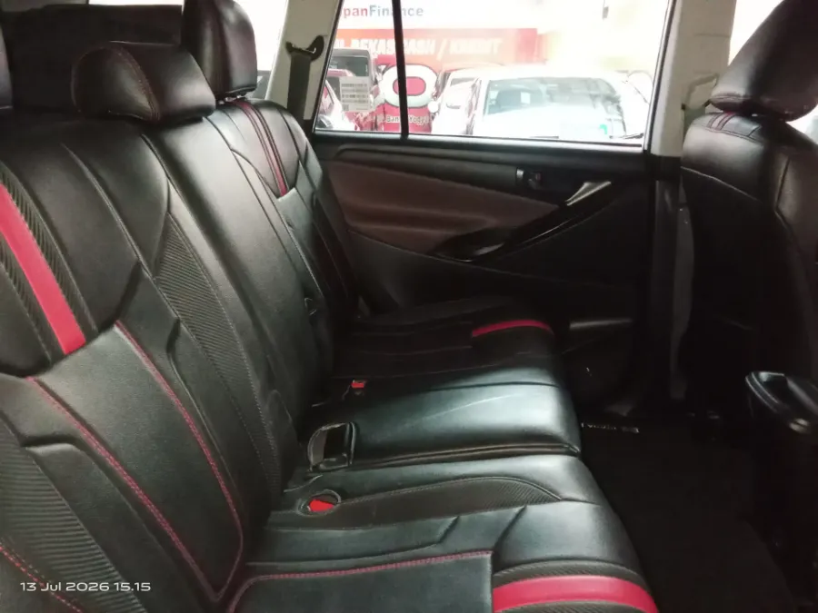 Foto Mobil Bekas Kabin Belakang Toyota Kijang Innova 2.0 G tahun 2021