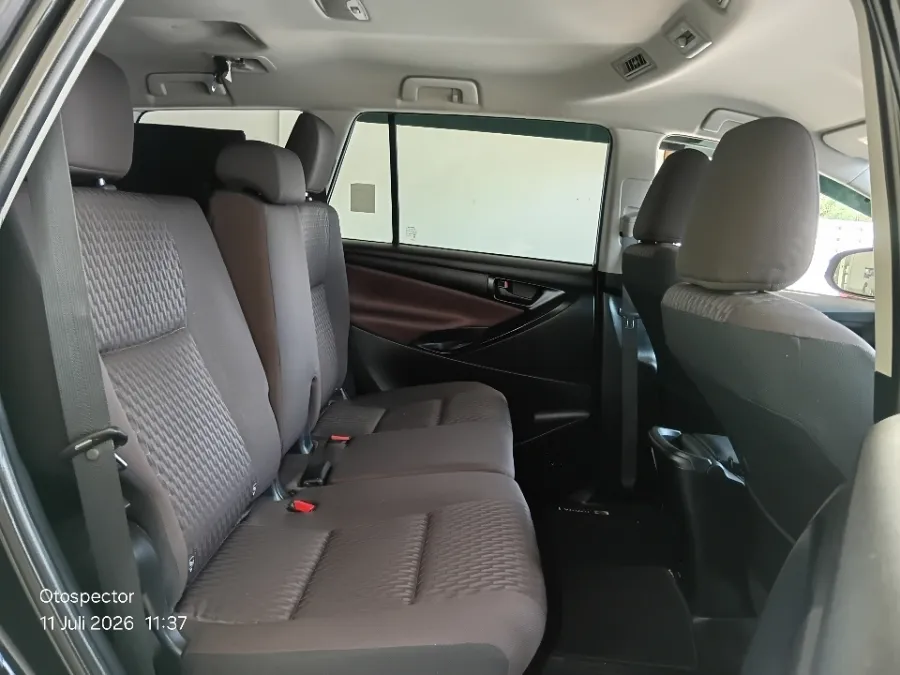 Foto Mobil Bekas Kabin Belakang Toyota Kijang Innova 2.0 G tahun 2021