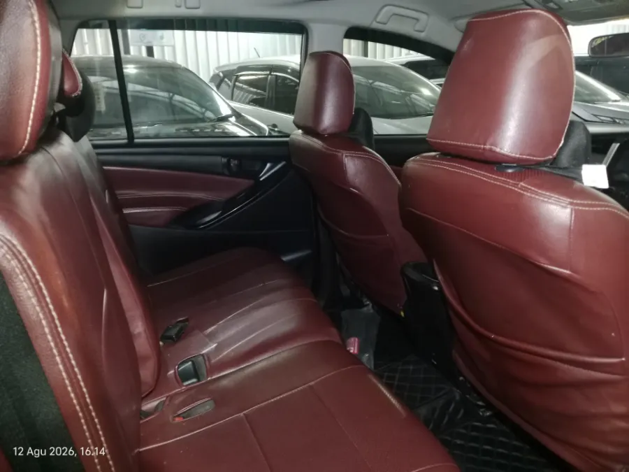 Foto Mobil Bekas Kabin Belakang Toyota Kijang Innova 2.0 G tahun 2021