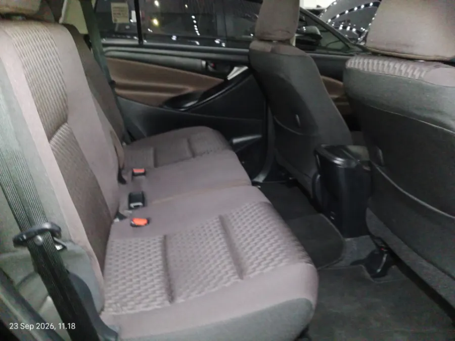 Foto Mobil Bekas Kabin Belakang Toyota Kijang Innova 2.0 G tahun 2021