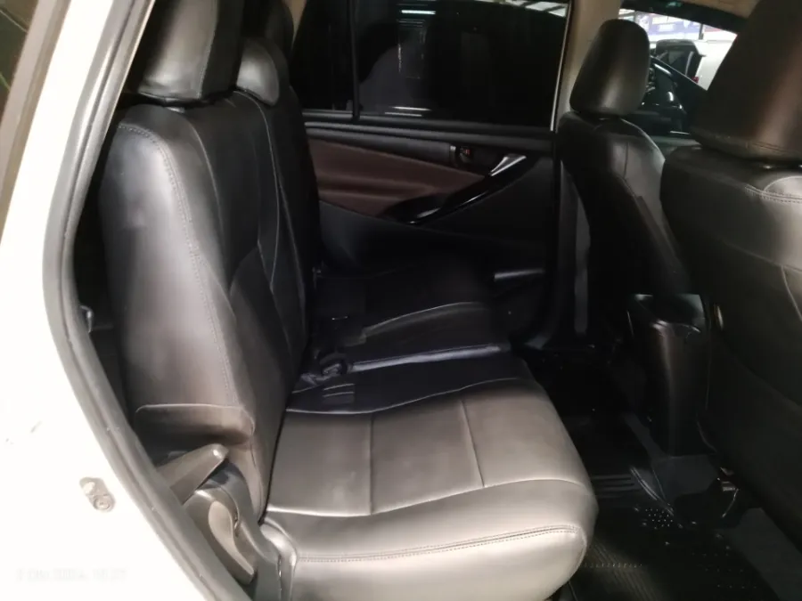 Foto Mobil Bekas Kabin Belakang Toyota Kijang Innova 2.0 G tahun 2021