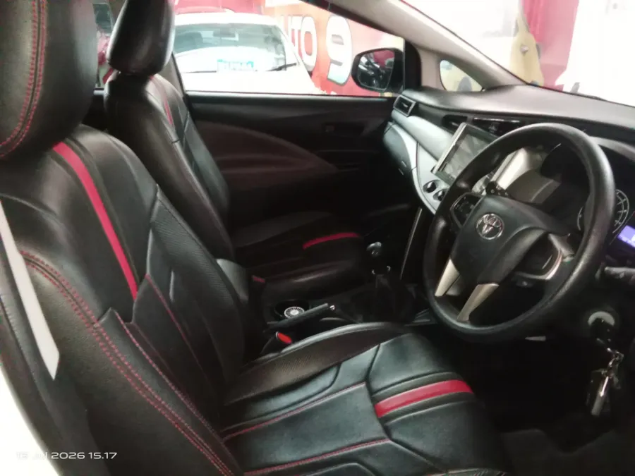 Foto Mobil Bekas Kabin Depan Toyota Kijang Innova 2.0 G tahun 2021