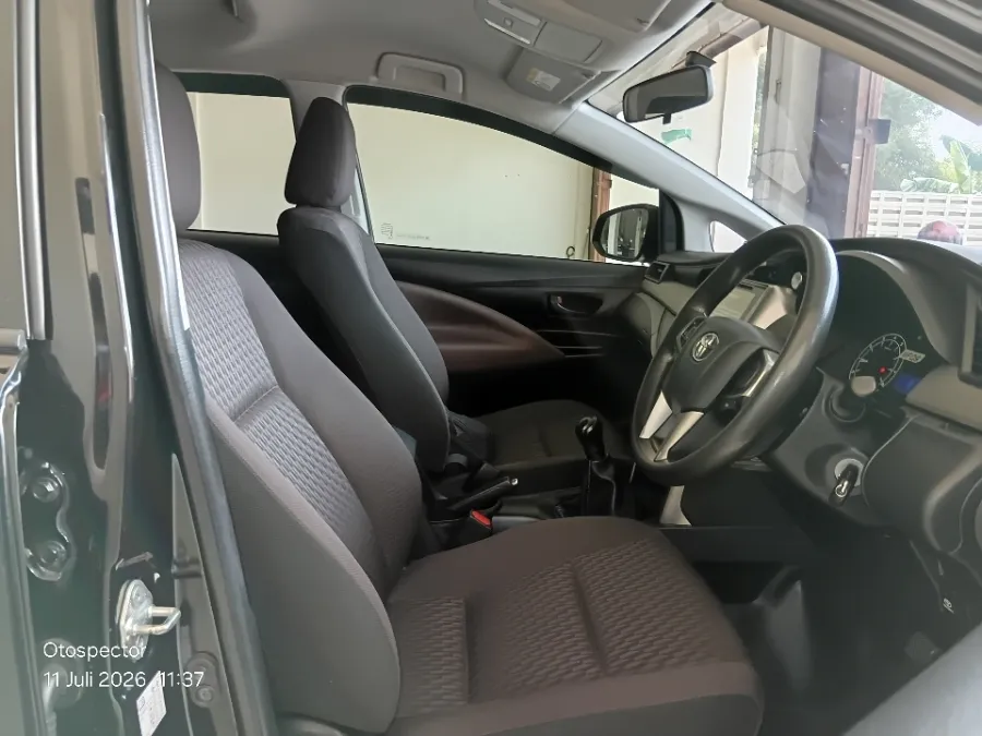 Foto Mobil Bekas Kabin Depan Toyota Kijang Innova 2.0 G tahun 2021