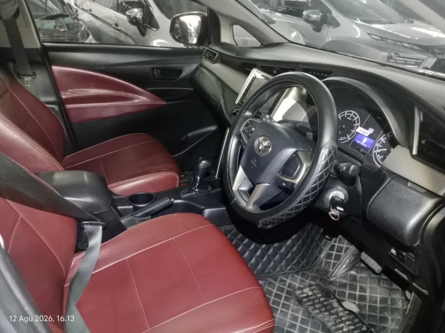 Foto Mobil Bekas Kabin Depan Toyota Kijang Innova 2.0 G tahun 2021