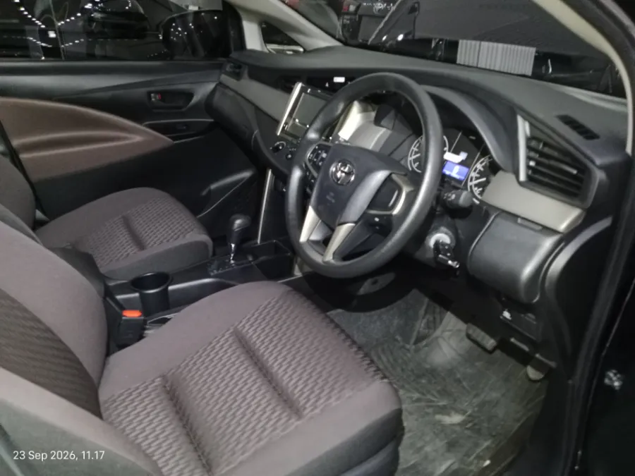 Foto Mobil Bekas Kabin Depan Toyota Kijang Innova 2.0 G tahun 2021