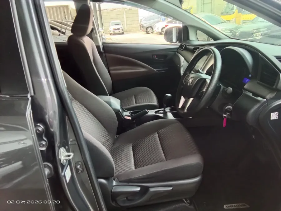 Foto Mobil Bekas Kabin Depan Toyota Kijang Innova 2.0 G tahun 2021