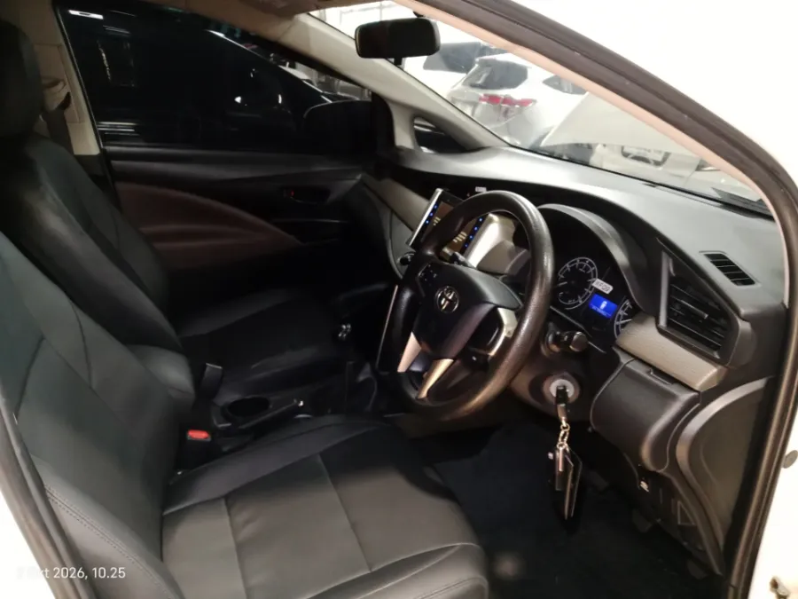 Foto Mobil Bekas Kabin Depan Toyota Kijang Innova 2.0 G tahun 2021