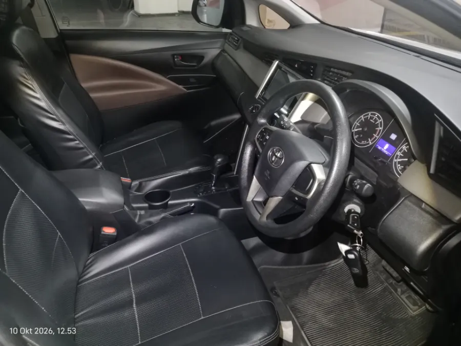 Foto Mobil Bekas Kabin Depan Toyota Kijang Innova 2.0 G tahun 2021