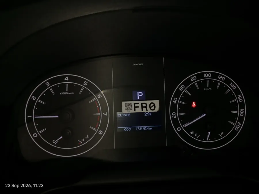 Foto Mobil Bekas Odometer Toyota Kijang Innova 2.0 G tahun 2021