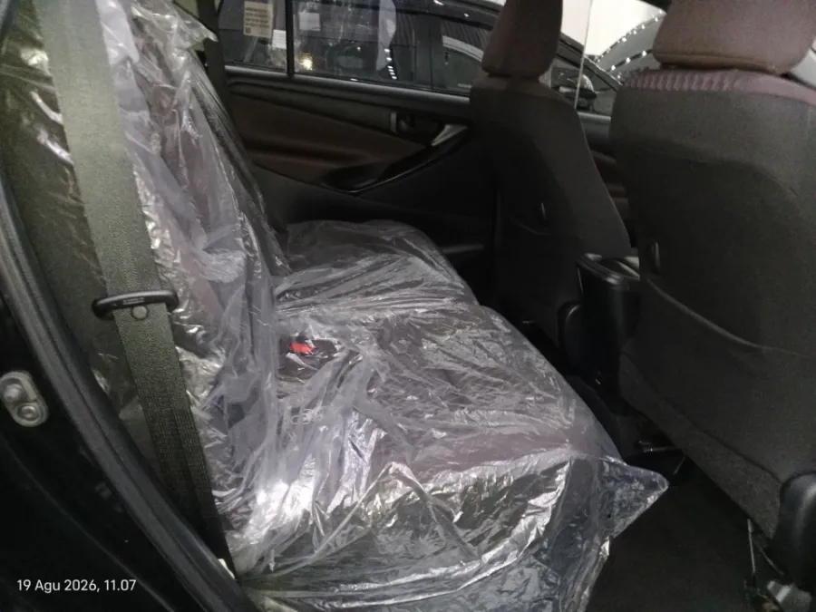 Foto Mobil Bekas Kabin Belakang Toyota Kijang Innova 2.0 G tahun 2022