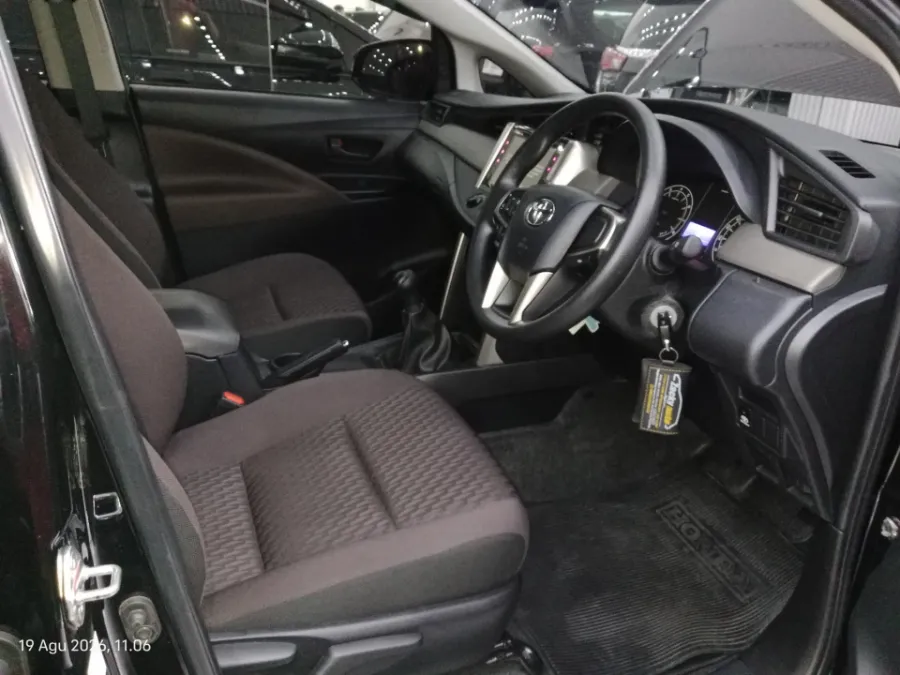 Foto Mobil Bekas Kabin Depan Toyota Kijang Innova 2.0 G tahun 2022
