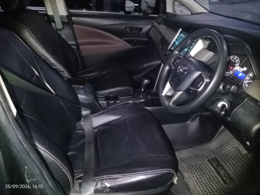 Foto Mobil Bekas Kabin Depan Toyota Kijang Innova 2.0 G tahun 2022