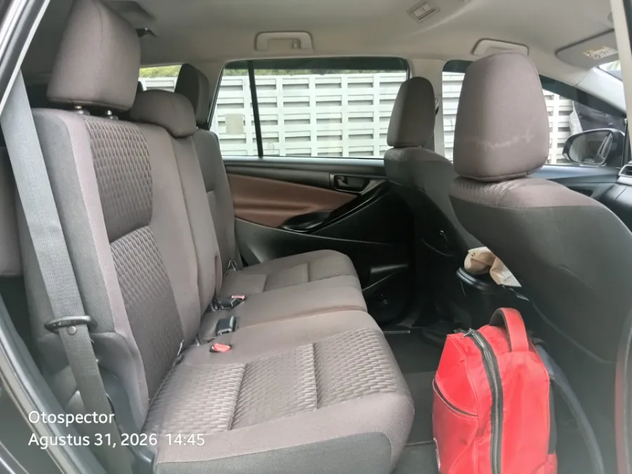 Foto Mobil Bekas Kabin Belakang Toyota Kijang Innova 2.0 G tahun 2023