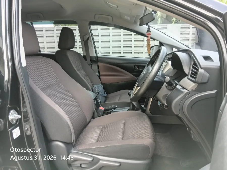 Foto Mobil Bekas Kabin Depan Toyota Kijang Innova 2.0 G tahun 2023