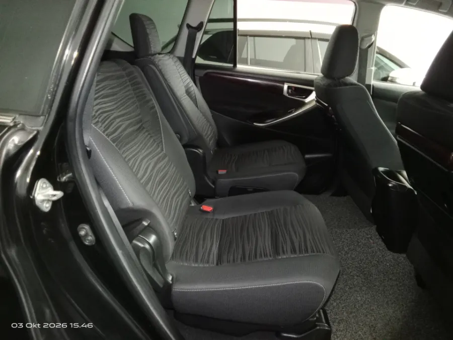Foto Mobil Bekas Kabin Belakang Toyota Kijang Innova 2.0 Q tahun 2017