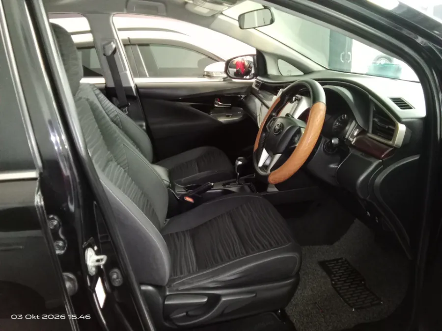 Foto Mobil Bekas Kabin Depan Toyota Kijang Innova 2.0 Q tahun 2017