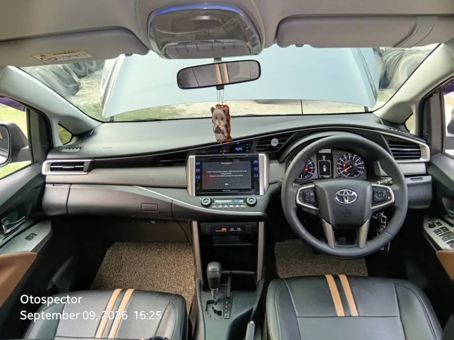 Foto Mobil Bekas Dashboard Toyota Kijang Innova 2.0 V tahun 2016