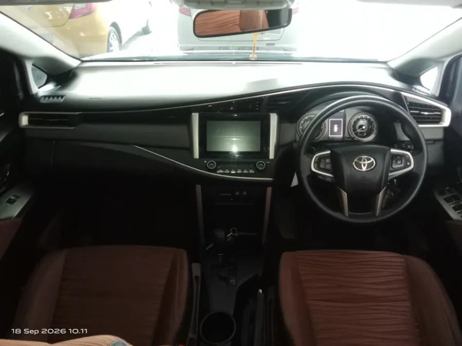 Foto Mobil Bekas Dashboard Toyota Kijang Innova 2.0 V tahun 2016